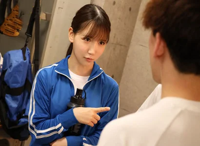 cô gái xinh cùng các thành viên câu lạc bộ bóng đá quan hệ tập thể với cô gái xinh dưới khán đài