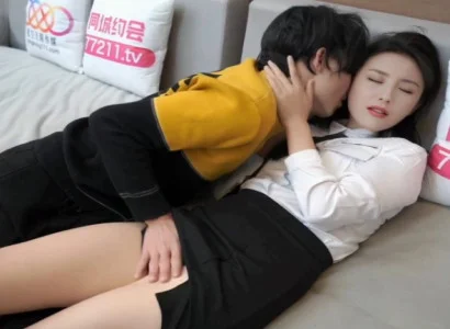 Cô thư ký xinh bí mật chịch với sếp vì tiền