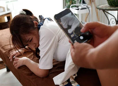 Khi đi triệt lông quá hưng phấn nên đè ra
