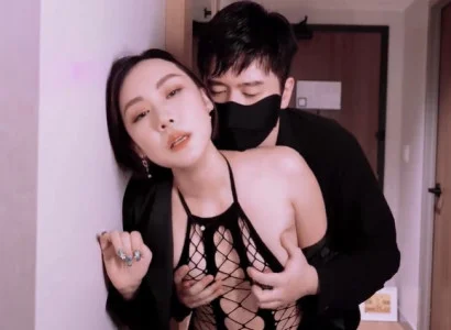 Cô vợ bán thân cho sếp để kiếm tiền trả nợ cho chồng