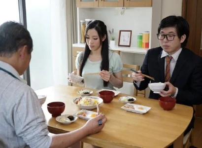 Con dâu của bố chồng banh vùng kín ra cho bố chồng chén